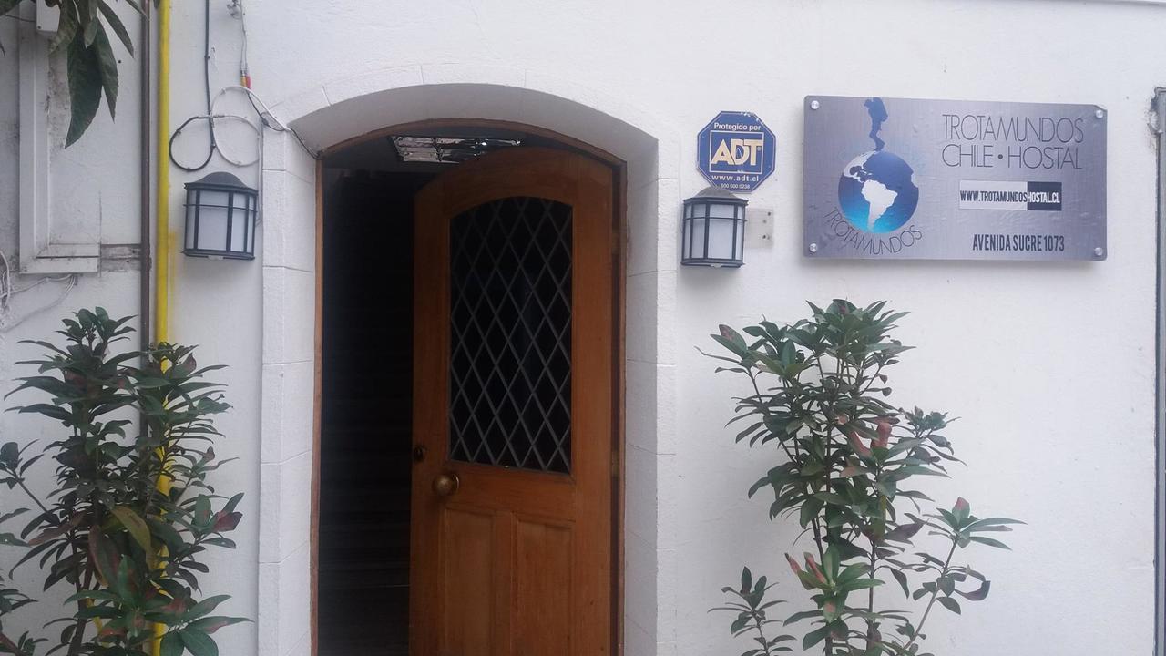Trotamundos Hostal Сантяго Екстериор снимка